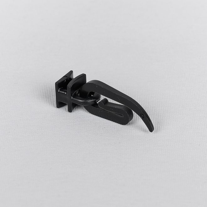 Plastic slider with a single plastic hook black colour No. 770